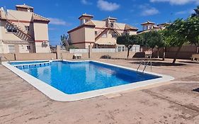 Agréable appartement avec piscine commune